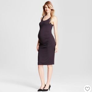 Black sleeveless maternity dress